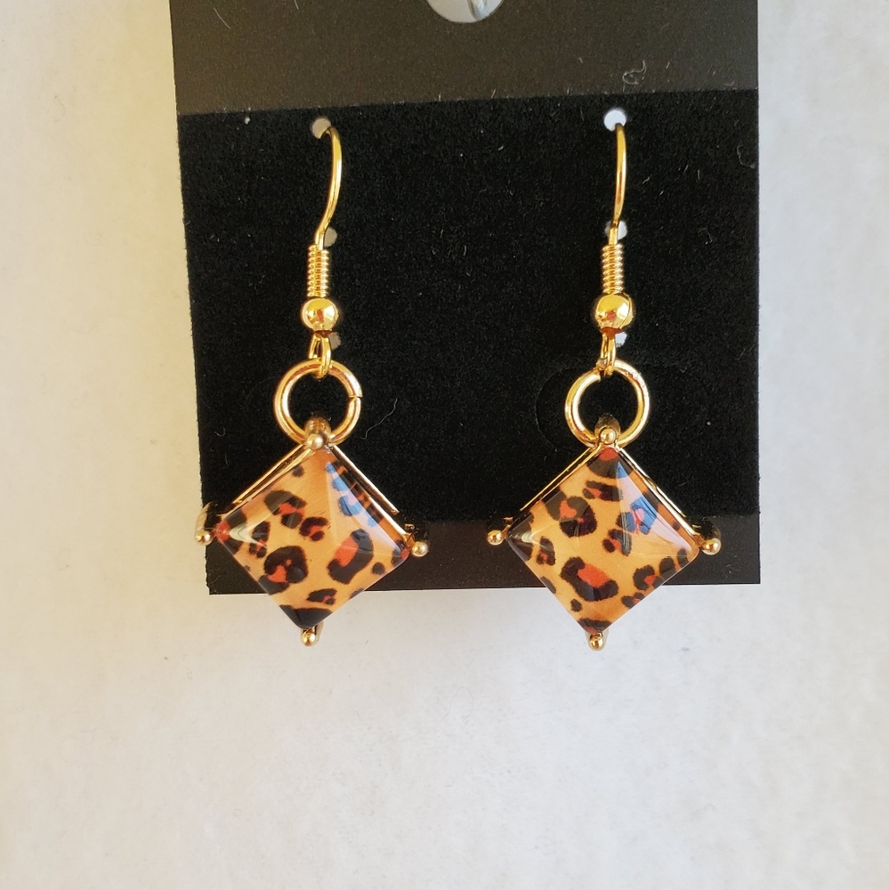 Womens Leopard Print Gold Hook Earrings 11$
